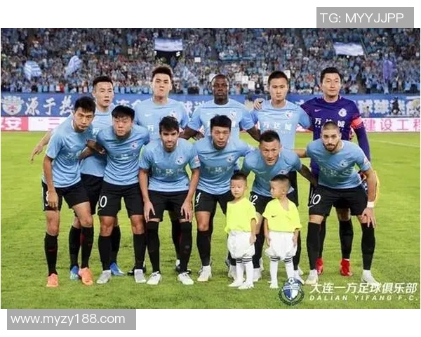 足球积分榜分析与预测各队表现及争冠形势探讨